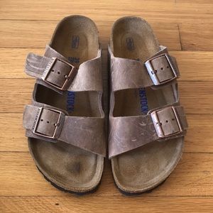 Birkenstock Arizona sandals in tobacco brown